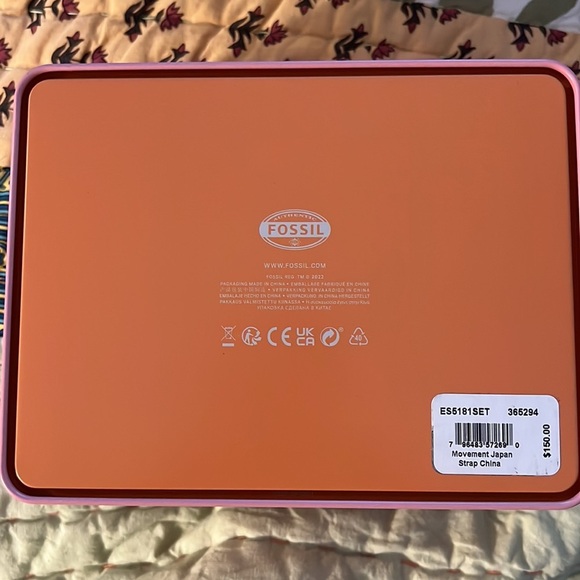 Fossil women’s 32mm silver and gold watch gift set, New - Picture 3 of 3